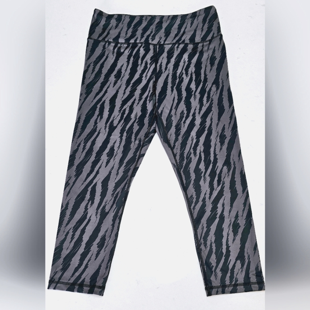 ⚡️🖤 ZYIA Light N Tight GRAY SKETCH Leggings Pocket Yoga Capri 8 10 (Large)